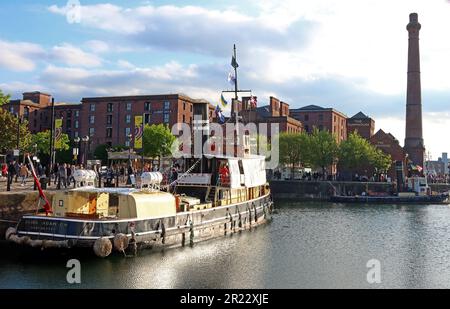 Sonnenuntergang über dem Daniel Adamson (Manchester) 1903 am Royal Albert Dock, Liverpool, Merseyside, England, GB, L3 4AF Stockfoto