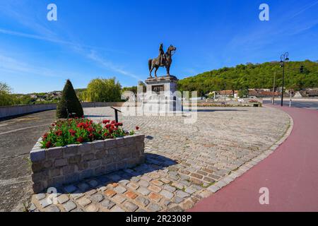 Reiterstatue von Napoleon auf dem Legion of Honor Square in der Stadt Montereau Fault Yonne in seine et Marne, Frankreich Stockfoto