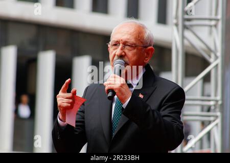 Bolu, Türkei. 09. Mai 2023. Kemal K?l?cdaroglu spricht während der Veranstaltung. Nation Alliance Präsidentschaftskandidat Kemal K?l?cdaroglu und Vizepräsident Kandidat Ekrem?mamo?lu sprachen die Bürger in Bolu, Türkei. Kredit: SOPA Images Limited/Alamy Live News Stockfoto