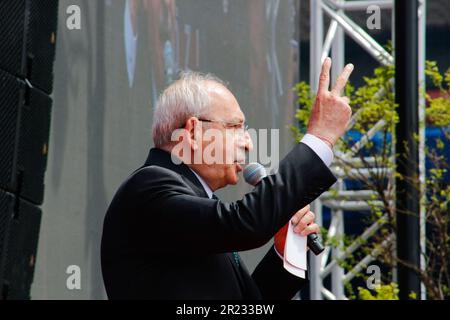 Bolu, Türkei. 09. Mai 2023. Kemal K?l?cdaroglu spricht während der Veranstaltung. Nation Alliance Präsidentschaftskandidat Kemal K?l?cdaroglu und Vizepräsident Kandidat Ekrem?mamo?lu sprachen die Bürger in Bolu, Türkei. Kredit: SOPA Images Limited/Alamy Live News Stockfoto