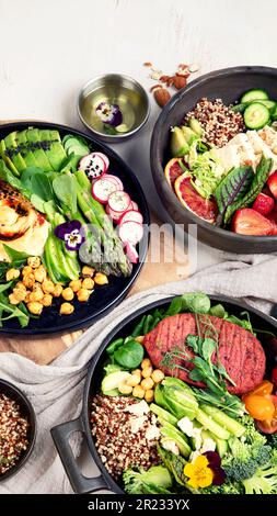 Gesunde vegetarische und vegane Salate und Buddha-Schalen mit Vitaminen, Antioxidantien, Proteinen auf hellem Hintergrund. Draufsicht, Kopierbereich Stockfoto