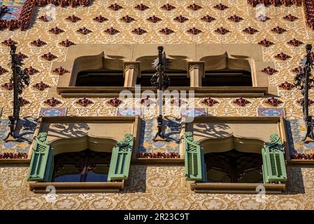 Details der Fassade des Casa Amatller Hauses, ein Meisterwerk von Josep Puig i Cadafalch in der Passeig de Gracia Avenue. Barcelona, Katalonien, Spanien Stockfoto