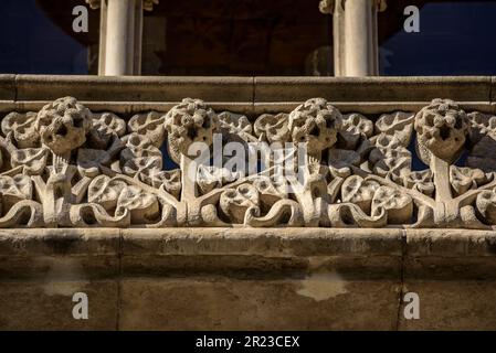 Angaben zur Casa Lleó i Morera, einem Werk des Architekten Lluís Domènech i Montaner in der Passeig de Gracia Avenue (Barcelona, Katalonien, Spanien) Stockfoto