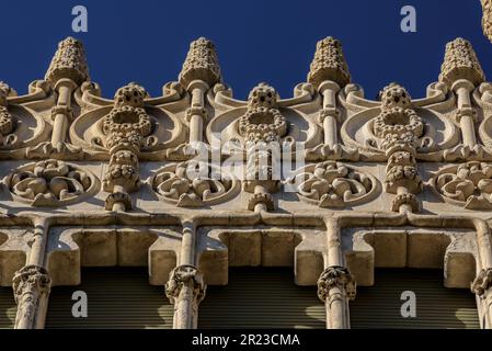 Angaben zur Casa Lleó i Morera, einem Werk des Architekten Lluís Domènech i Montaner in der Passeig de Gracia Avenue (Barcelona, Katalonien, Spanien) Stockfoto