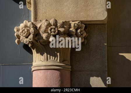 Angaben zur Casa Lleó i Morera, einem Werk des Architekten Lluís Domènech i Montaner in der Passeig de Gracia Avenue (Barcelona, Katalonien, Spanien) Stockfoto