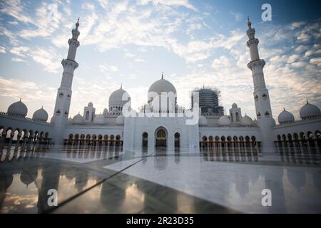 Außenfotos der Shiekh Zayed Grand Moschee in Abu Dhabi Stockfoto