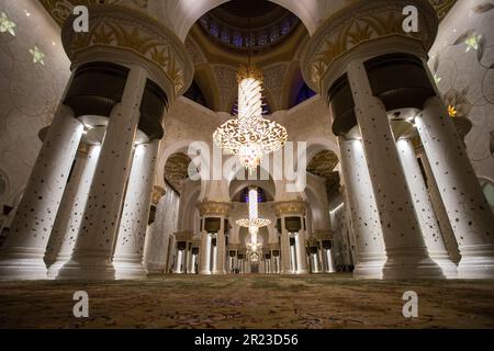 Innenfotos der Shiekh Zayed Grand Moschee in Abu Dhabi Stockfoto