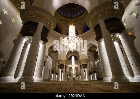 Innenfotos der Shiekh Zayed Grand Moschee in Abu Dhabi Stockfoto