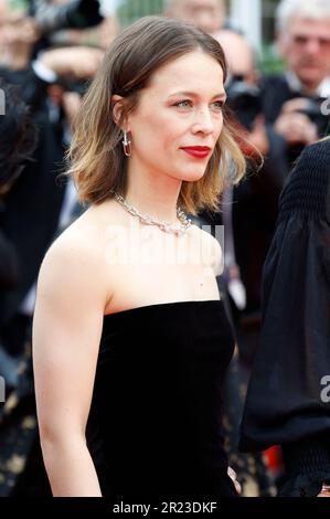 Cannes, Frankreich. 16. Mai 2023. Paula Beer bei der Eröffnungszeremonie mit der Premiere des Kinofilms 'Jeanne du Barry' auf dem Festival de Cannes 2023/76. Internationale Filmfestspiele von Cannes im Palais des Festivals. Cannes, 16.05.2023 Kredit: Geisler-Fotopress GmbH/Alamy Live News Stockfoto