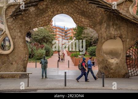 Miralles Door, ein wenig bekanntes Werk von Antoni Gaudi im Viertel Pedralbes - Sarrià (Barcelona, Katalonien, Spanien) Stockfoto