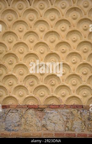 Zierdetails an der Fassade der Güell-Pavillons, entworfen von Antoni Gaudí (Barcelona, Katalonien, Spanien) ESP: Detalles ornamentales Finca Güell Stockfoto