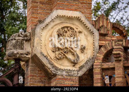 Zierdetails an der Fassade der Güell-Pavillons, entworfen von Antoni Gaudí (Barcelona, Katalonien, Spanien) ESP: Detalles ornamentales Finca Güell Stockfoto