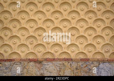 Zierdetails an der Fassade der Güell-Pavillons, entworfen von Antoni Gaudí (Barcelona, Katalonien, Spanien) ESP: Detalles ornamentales Finca Güell Stockfoto