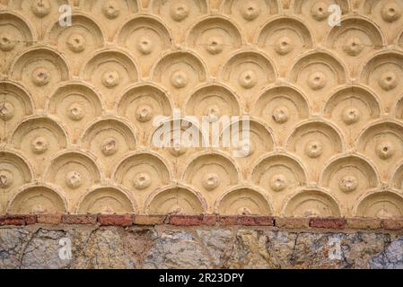 Zierdetails an der Fassade der Güell-Pavillons, entworfen von Antoni Gaudí (Barcelona, Katalonien, Spanien) ESP: Detalles ornamentales Finca Güell Stockfoto