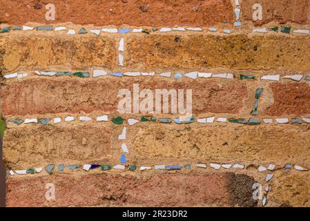 Zierdetails an der Fassade der Güell-Pavillons, entworfen von Antoni Gaudí (Barcelona, Katalonien, Spanien) ESP: Detalles ornamentales Finca Güell Stockfoto