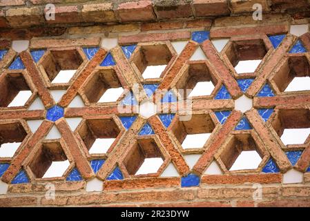 Zierdetails an der Fassade der Güell-Pavillons, entworfen von Antoni Gaudí (Barcelona, Katalonien, Spanien) ESP: Detalles ornamentales Finca Güell Stockfoto