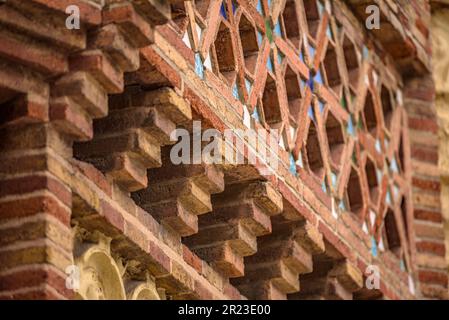 Zierdetails an der Fassade der Güell-Pavillons, entworfen von Antoni Gaudí (Barcelona, Katalonien, Spanien) ESP: Detalles ornamentales Finca Güell Stockfoto