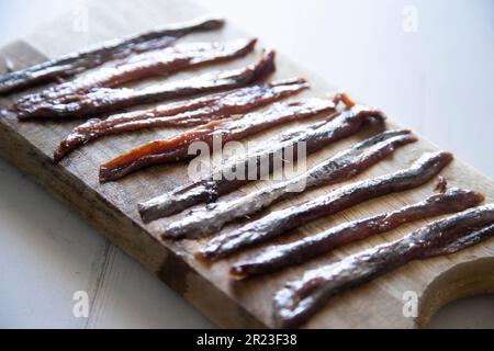 Spanische Tapa kantabrischer Sardellen. Gourmetprodukt aus dem Norden Spaniens. Stockfoto