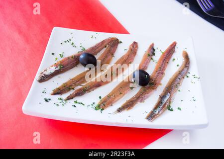 Spanische Tapa kantabrischer Sardellen. Gourmetprodukt aus dem Norden Spaniens. Stockfoto