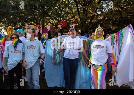 Melbourne, Australien, 17. Mai 2023. Nach der Absage eines weiteren Dragster-Storytime-Events aufgrund von Gewaltandrohungen haben die Rainbow Community Angels eine separate Veranstaltung in der Eltham Library organisiert, um die Unterstützung der LGBTQI+-Gemeinschaft für den IDAHOBIT Day zu demonstrieren, den ersten seit Dezember 2022. Kredit: Jay Kogler/Alamy Live News Stockfoto