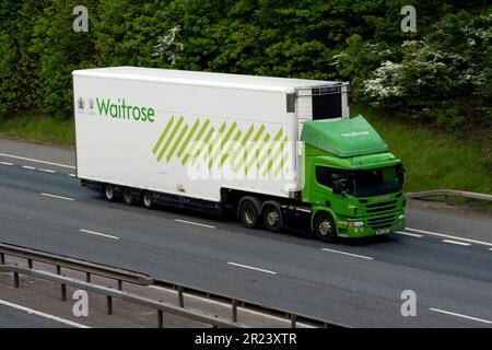 Waitrose Lastwagen auf der Autobahn M40, Warwickshire, Großbritannien Stockfoto