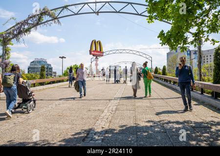 Sofia, Bulgarien. Mai 2023. Panoramablick auf die Brücke der Liebenden im Stadtzentrum Stockfoto