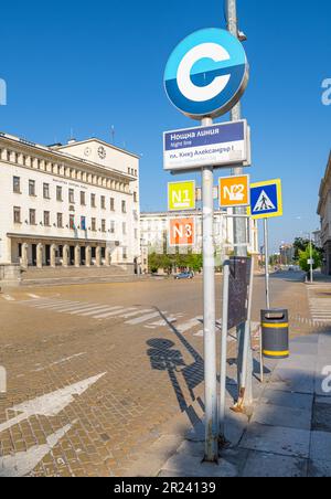 Sofia, Bulgarien. Mai 2023. Blick auf eine Bushaltestelle im Stadtzentrum Stockfoto