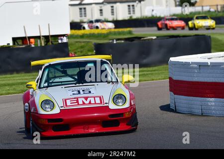 Porsche 911 GT2 Evo Typ 993, EMI-Livery, Porsche 911 60. Anniversary Celebration, mit Rennwagen, die von den 1970er Jahren bis in die 1980 Jahre gewonnen wurden“ Stockfoto