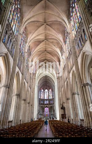 Troyes, Frankreich - 7. Juni 2022: Blick auf das Innere der Basilika Saint-Urbain de Troyes, einer mittelalterlichen Kirche Stockfoto