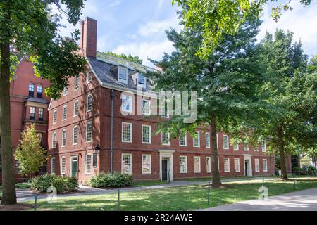 Boston, Massachusetts Hall, das älteste noch existierende Gebäude des Harvard College, ist im August 2022 in den USA zu finden Stockfoto