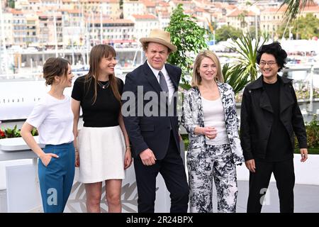 (Von links nach rechts) Jury-Mitglieder Paula Beer, Alice Winocour, Jury-Präsident John C. Reilly, Emilie Dequenne und Davy Chou, die während des Filmfestivals von Cannes 76. in Cannes, Frankreich, an der Fotokonferenz für UNO Specific Race teilnahmen. Bilddatum: Mittwoch, 17. Mai 2023. Das Foto sollte lauten: Doug Peters/PA Wire Stockfoto