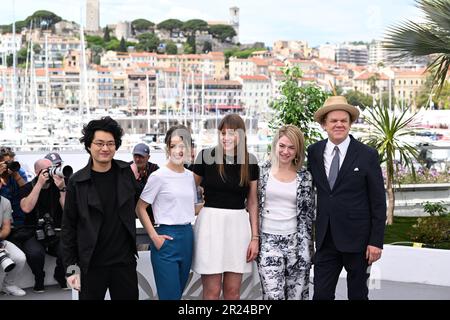 (Von links nach rechts) Mitglieder der Jury, Davy Chou, Paula Beer, Alice Winocour, Emilie Dequenne und Jury-Präsident John C. Reilly, die während des Filmfestivals 76. in Cannes, Frankreich, an der Fotokonferenz für UNO Specific Race teilnahmen. Bilddatum: Mittwoch, 17. Mai 2023. Das Foto sollte lauten: Doug Peters/PA Wire Stockfoto