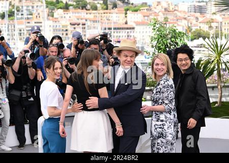 (Von links nach rechts) Jury-Mitglieder Paula Beer, Alice Winocour, Jury-Präsident John C. Reilly, Emilie Dequenne und Davy Chou, die während des Filmfestivals von Cannes 76. in Cannes, Frankreich, an der Fotokonferenz für UNO Specific Race teilnahmen. Bilddatum: Mittwoch, 17. Mai 2023. Das Foto sollte lauten: Doug Peters/PA Wire Stockfoto