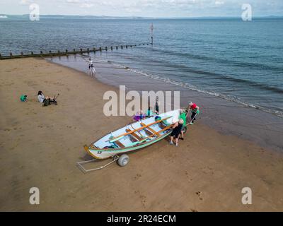 Portobello, Edinburgh, Schottland, Großbritannien. 17. Mai 2023. Ruder genießen ruhige, sonnige Bedingungen heute Morgen in Edinburgh,&copy; Credit: Cameron Cormack/Alamy Live News Stockfoto