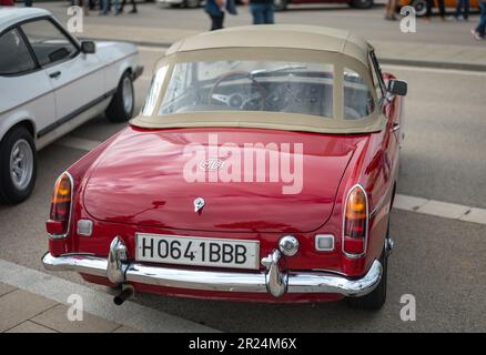 Detail eines klassischen englischen Sportwagens, des MGB, des roten MGB Stockfoto