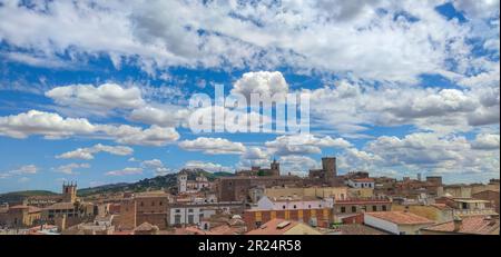 Städtisches Ensemble von Caceres. Skyscape des historischen Viertels, Caceres, Extremadura, Spanien Stockfoto