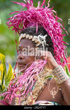 Salomonen, Santa Ana alias Owaraha, Dorf Ghupuna. Traditioneller Willkommenstanz. Stockfoto