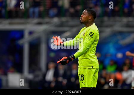 Mailand, Italien. 16. Mai 2023. Torwart Mike Maignan (16) des AC Mailand während des Spiels der UEFA Champions League zwischen Inter und AC Mailand bei Giuseppe Meazza in Mailand. (Foto: Gonzales Photo/Alamy Live News Stockfoto