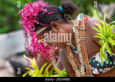 Salomonen, Santa Ana alias Owaraha, Dorf Ghupuna. Traditioneller Willkommenstanz. Stockfoto