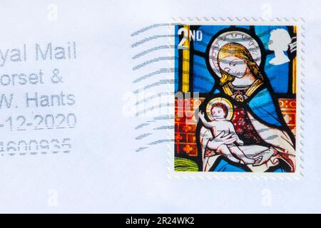 Weihnachtsmarke 2. Klasse mit Madonna und Kind auf Umschlag - Briefmarke 2. Klasse Stockfoto