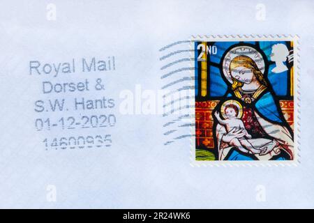 Weihnachtsmarke 2. Klasse mit Madonna und Kind auf Umschlag - Briefmarke 2. Klasse Stockfoto