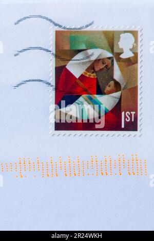 Weihnachtsmarke 1. Klasse auf weißem Umschlag 2022 - Briefmarke 1. Klasse Stockfoto