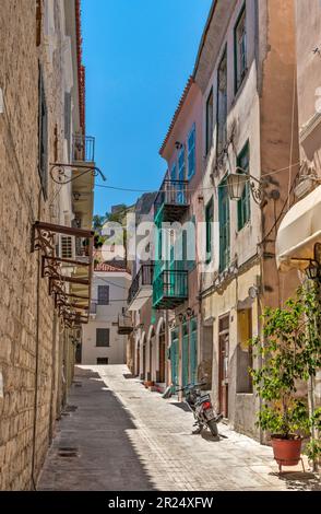 Straße in der Altstadt in Nafplio (Nauplia, Nafplion), Peloponnes Halbinsel, Peloponnes Region, Griechenland Stockfoto