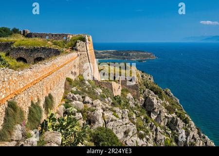 Bastion von Achilles, Festung Palamidi, 1714, über dem Argolischen Golf und Nafplio (Nauplia, Nafplio), Halbinsel Peloponnes, Region Peloponnes, Griechenland Stockfoto