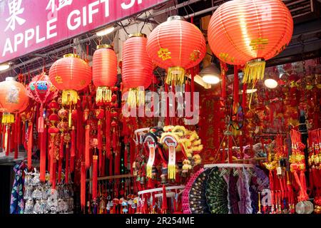 Der Chinatown Gift Shop bietet eine Vielzahl von Souvenirs, 2023, New York City, USA Stockfoto