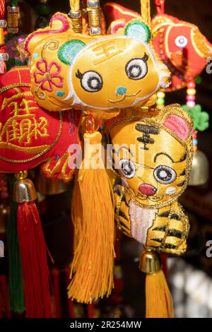 Der Chinatown Gift Shop bietet eine Vielzahl von Souvenirs, 2023, New York City, USA Stockfoto