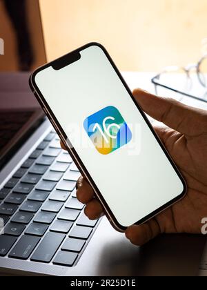 West Bangal, Indien - 10. August 2022 : IOS 16 auf dem Bildschirm. Stockfoto