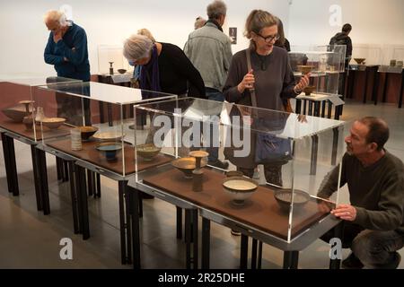 Lucie Rie: The Adventure of Pottery, Exhibition at Kettles Yard Cambridge UK Mai 2023 Informationen von der Kettles Yard Website: This major show celebrat Stockfoto