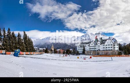 Cresta Palace Hotel, Chesa Marcello Kirche *** Lokale Beschriftung *** Celerina, , Schweiz, Stadt, Dorf, Feld, Wiese, Bäume, Winter, Schnee, Eis, Mo Stockfoto