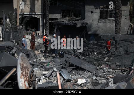 Ein Blick auf das Haus der Familie al-Misri, das vollständig zerstört wurde, nachdem Israel Luftangriffe in den Bezirk Beit Lahia von Gaza City startete. Palästina. Stockfoto